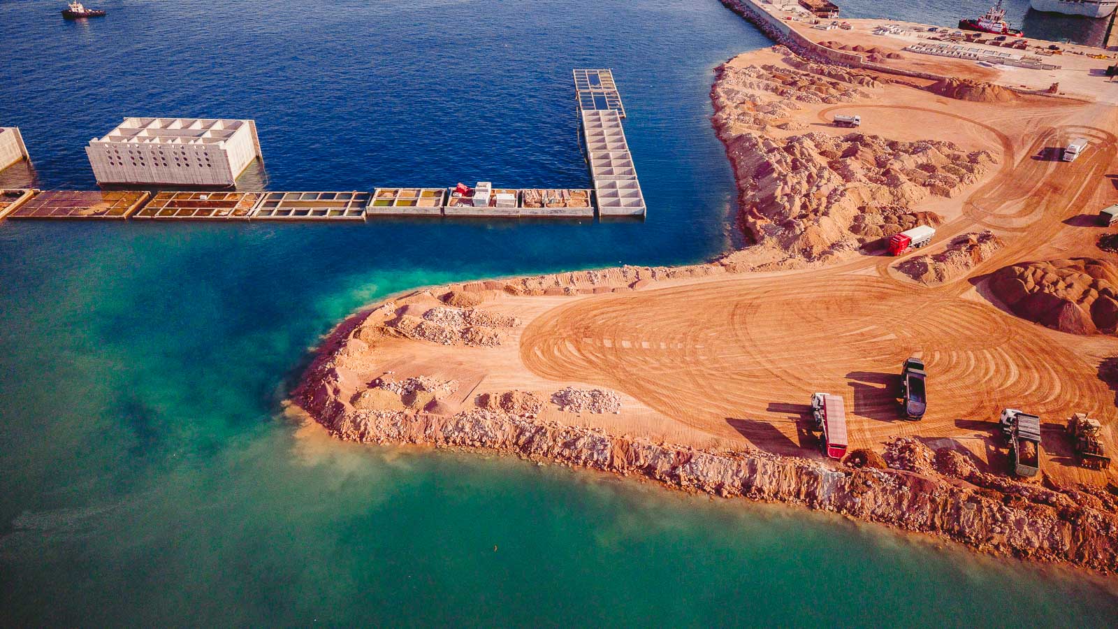 Εργασίες επέκτασης προβλήτας σε λιμενικό και τεχνικό έργο από τη ΝΑΥΠΛΙΩΤΗΣ BROS